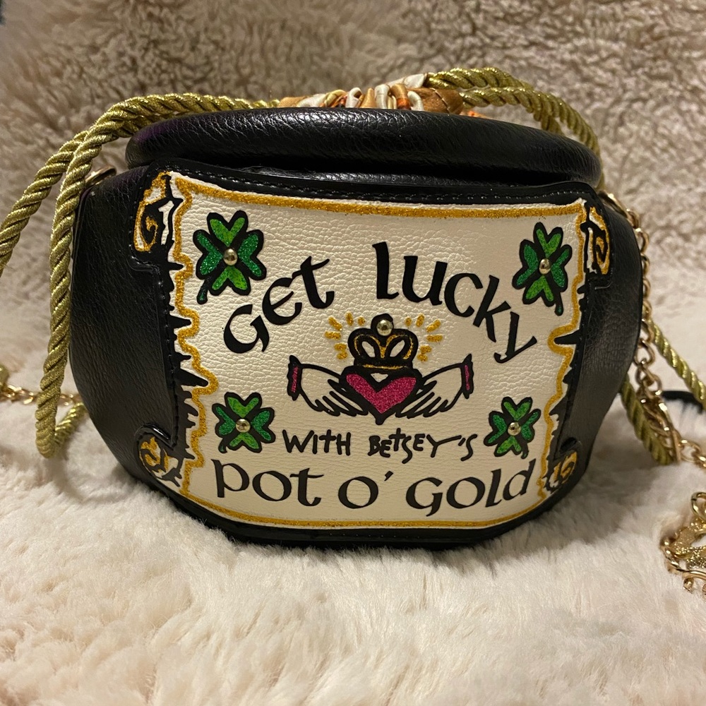 Betsey johnson pot of gold cross body bag